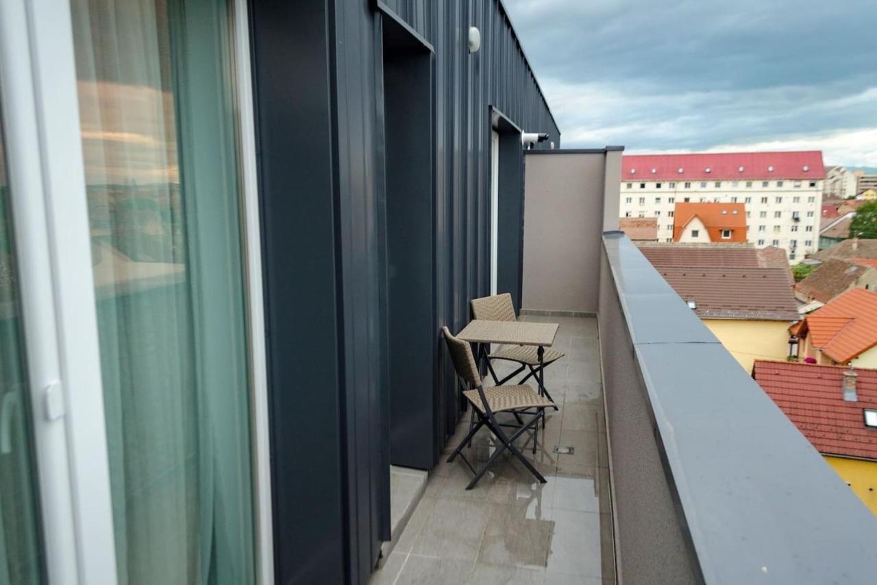 Paul'S Place. New Rooftop Apartment In Downtown Σίμπιου Εξωτερικό φωτογραφία